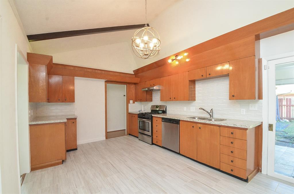 4802 1 Briarbend Drive, Houston, Texas 77035, 3 Bedrooms Bedrooms, 7 Rooms Rooms,2 BathroomsBathrooms,Single-family,For Sale,Briarbend,79924584