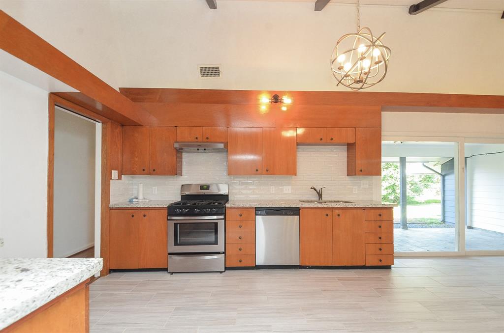 4802 1 Briarbend Drive, Houston, Texas 77035, 3 Bedrooms Bedrooms, 7 Rooms Rooms,2 BathroomsBathrooms,Single-family,For Sale,Briarbend,79924584