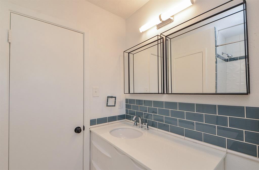 4802 1 Briarbend Drive, Houston, Texas 77035, 3 Bedrooms Bedrooms, 7 Rooms Rooms,2 BathroomsBathrooms,Single-family,For Sale,Briarbend,79924584
