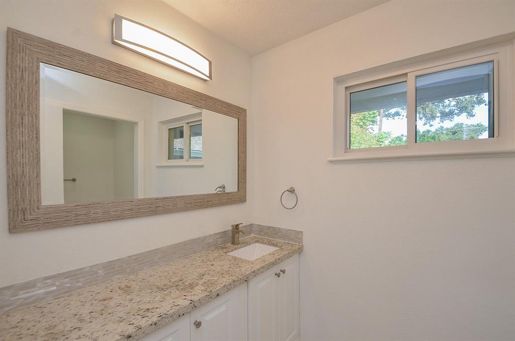4802 1 Briarbend Drive, Houston, Texas 77035, 3 Bedrooms Bedrooms, 7 Rooms Rooms,2 BathroomsBathrooms,Single-family,For Sale,Briarbend,79924584