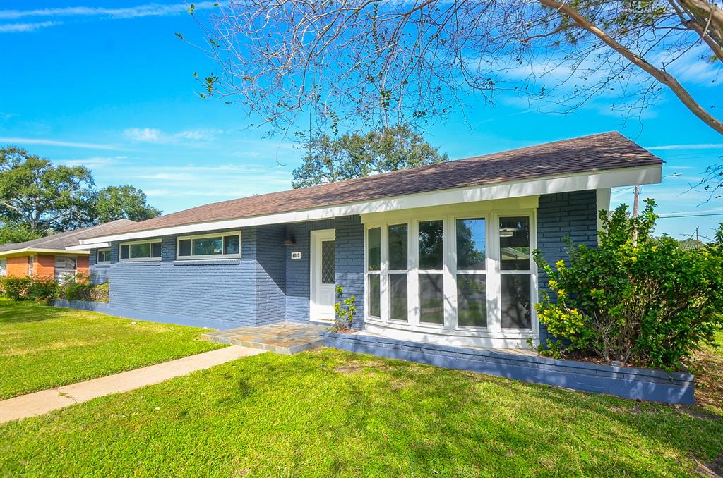 4802 1 Briarbend Drive, Houston, Texas 77035, 3 Bedrooms Bedrooms, 7 Rooms Rooms,2 BathroomsBathrooms,Single-family,For Sale,Briarbend,79924584