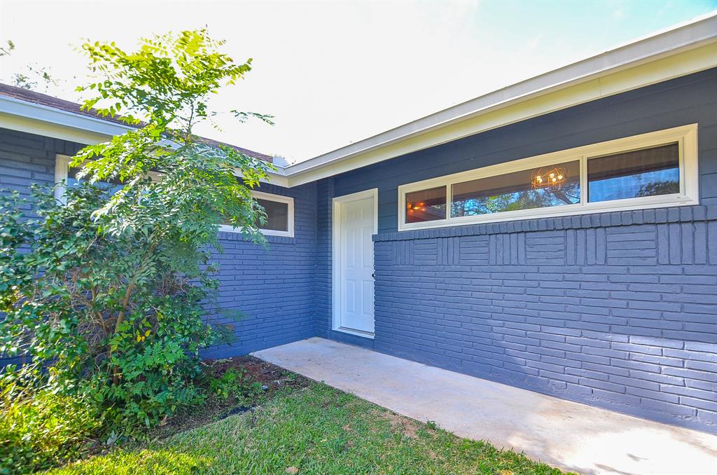 4802 1 Briarbend Drive, Houston, Texas 77035, 3 Bedrooms Bedrooms, 7 Rooms Rooms,2 BathroomsBathrooms,Single-family,For Sale,Briarbend,79924584