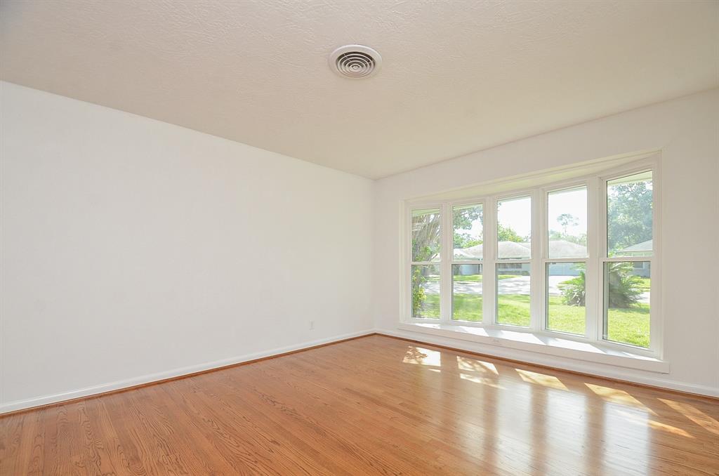 4802 1 Briarbend Drive, Houston, Texas 77035, 3 Bedrooms Bedrooms, 7 Rooms Rooms,2 BathroomsBathrooms,Single-family,For Sale,Briarbend,79924584