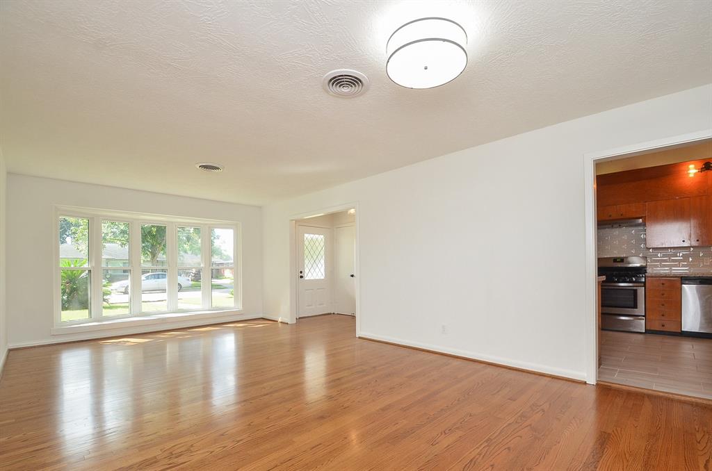 4802 1 Briarbend Drive, Houston, Texas 77035, 3 Bedrooms Bedrooms, 7 Rooms Rooms,2 BathroomsBathrooms,Single-family,For Sale,Briarbend,79924584