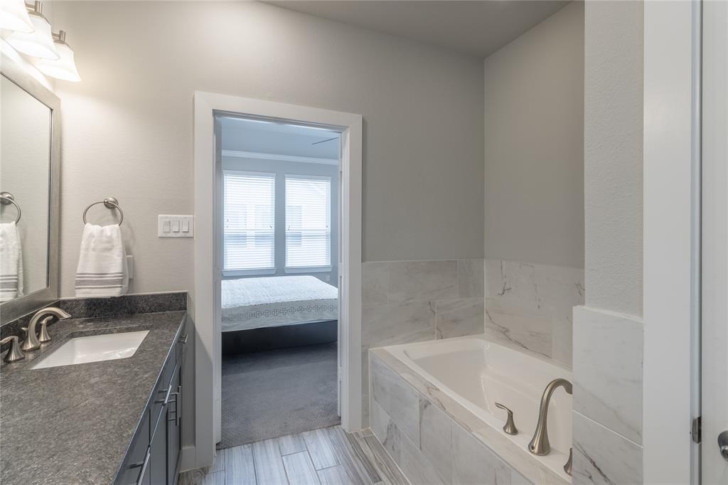 414 3 28th Street, Houston, Texas 77008, 3 Bedrooms Bedrooms, 6 Rooms Rooms,3 BathroomsBathrooms,Single-family,For Sale,28th,51270167