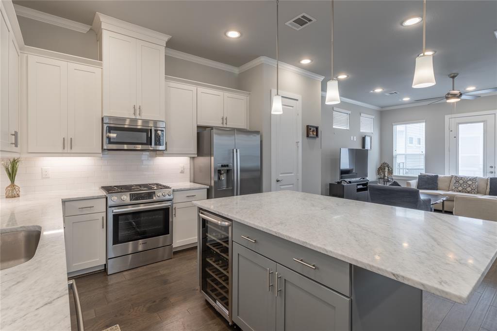 414 3 28th Street, Houston, Texas 77008, 3 Bedrooms Bedrooms, 6 Rooms Rooms,3 BathroomsBathrooms,Single-family,For Sale,28th,51270167