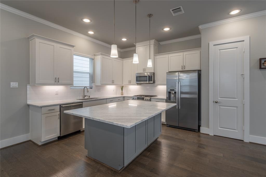 414 3 28th Street, Houston, Texas 77008, 3 Bedrooms Bedrooms, 6 Rooms Rooms,3 BathroomsBathrooms,Single-family,For Sale,28th,51270167