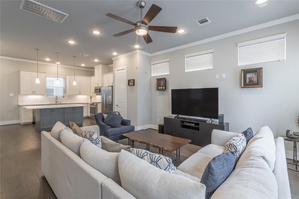 414 3 28th Street, Houston, Texas 77008, 3 Bedrooms Bedrooms, 6 Rooms Rooms,3 BathroomsBathrooms,Single-family,For Sale,28th,51270167