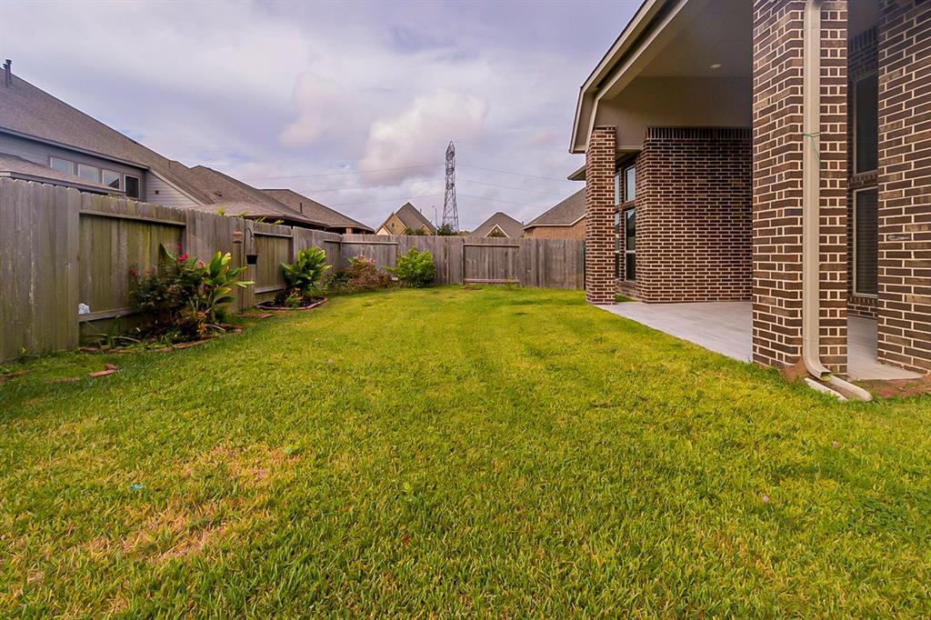 13612 1 Lightning Falls Lane, Pearland, Texas 77584, 4 Bedrooms Bedrooms, 4 Rooms Rooms,3 BathroomsBathrooms,Single-family,For Sale,Lightning Falls,33721509