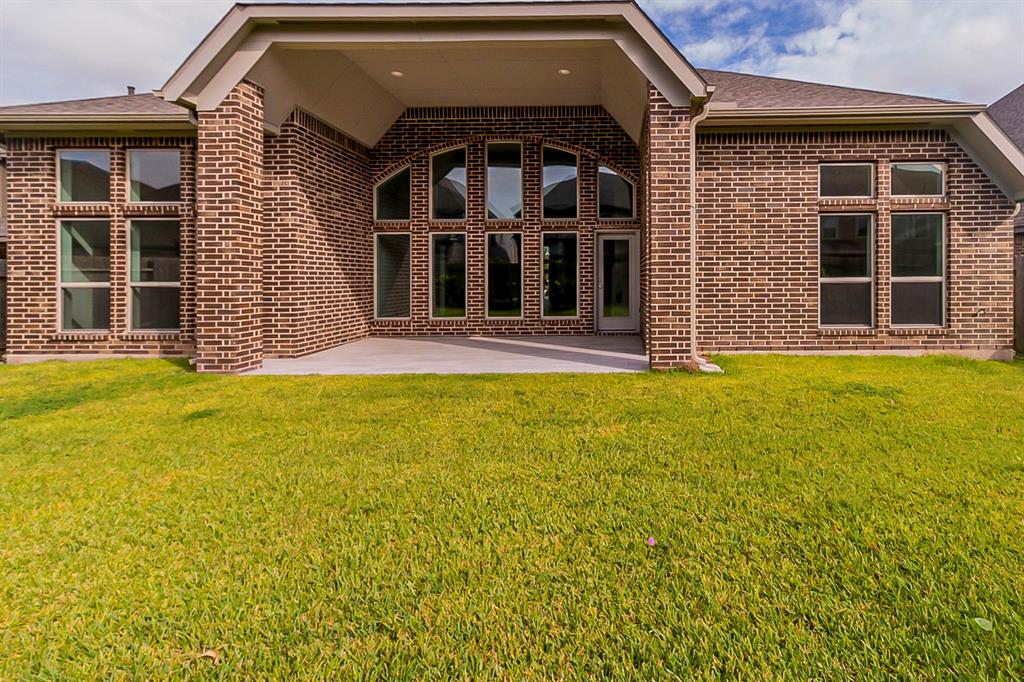 13612 1 Lightning Falls Lane, Pearland, Texas 77584, 4 Bedrooms Bedrooms, 4 Rooms Rooms,3 BathroomsBathrooms,Single-family,For Sale,Lightning Falls,33721509