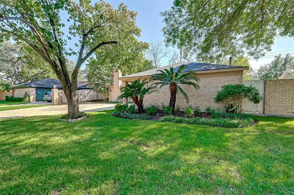 10035 1 Locke Lane, Houston, Texas 77042, 3 Bedrooms Bedrooms, 6 Rooms Rooms,2 BathroomsBathrooms,Single-family,For Sale,Locke,31125894