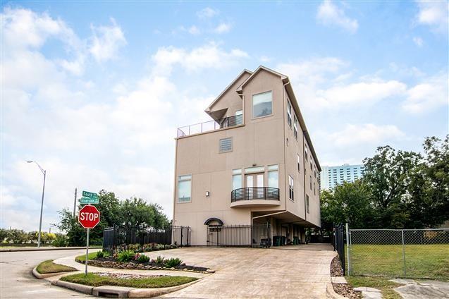 2232 4 Riverside Drive, Houston, Texas 77004, 4 Bedrooms Bedrooms, 9 Rooms Rooms,3 BathroomsBathrooms,Townhouse/condo,For Sale,Riverside,18716242