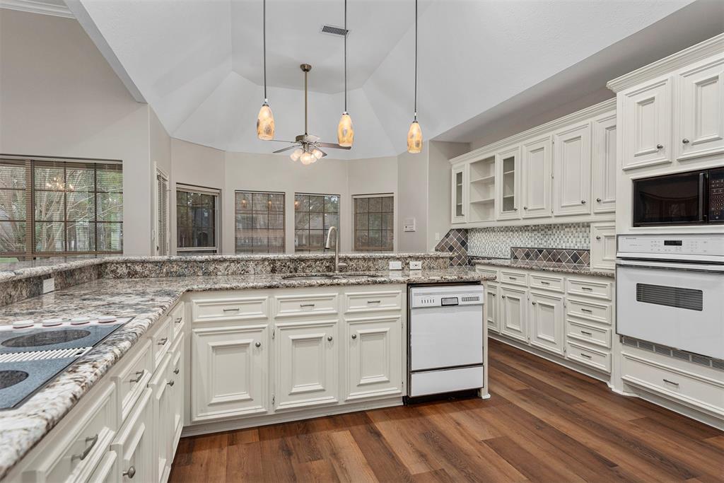 17 1 Fairfield Drive, Montgomery, Texas 77356, 3 Bedrooms Bedrooms, 9 Rooms Rooms,2 BathroomsBathrooms,Single-family,For Sale,Fairfield,85249525