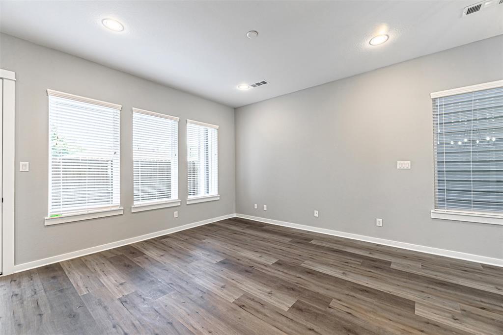 826 3 Berry Sage Lane, Houston, Texas 77022, 4 Bedrooms Bedrooms, 8 Rooms Rooms,2 BathroomsBathrooms,Single-family,For Sale,Berry Sage,57341389