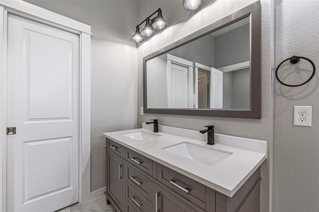 826 3 Berry Sage Lane, Houston, Texas 77022, 4 Bedrooms Bedrooms, 8 Rooms Rooms,2 BathroomsBathrooms,Single-family,For Sale,Berry Sage,57341389