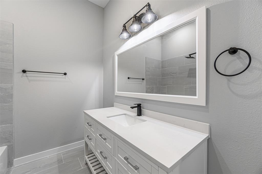 826 3 Berry Sage Lane, Houston, Texas 77022, 4 Bedrooms Bedrooms, 8 Rooms Rooms,2 BathroomsBathrooms,Single-family,For Sale,Berry Sage,57341389