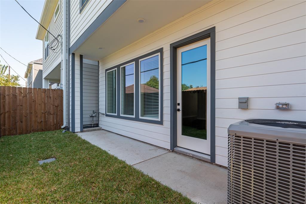 826 3 Berry Sage Lane, Houston, Texas 77022, 4 Bedrooms Bedrooms, 8 Rooms Rooms,2 BathroomsBathrooms,Single-family,For Sale,Berry Sage,57341389