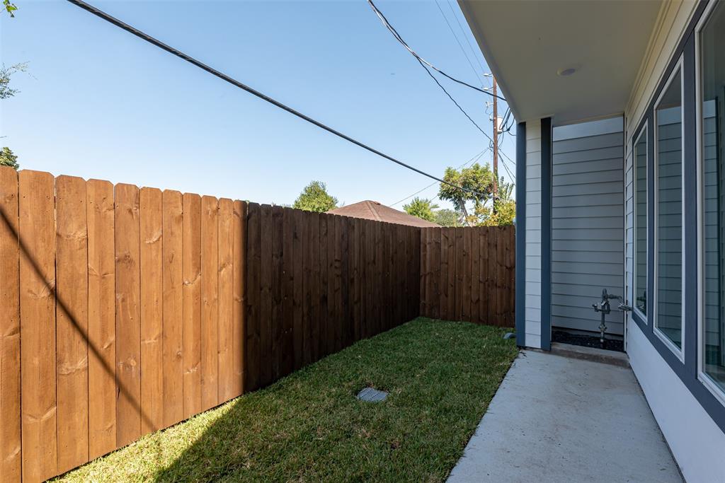 826 3 Berry Sage Lane, Houston, Texas 77022, 4 Bedrooms Bedrooms, 8 Rooms Rooms,2 BathroomsBathrooms,Single-family,For Sale,Berry Sage,57341389