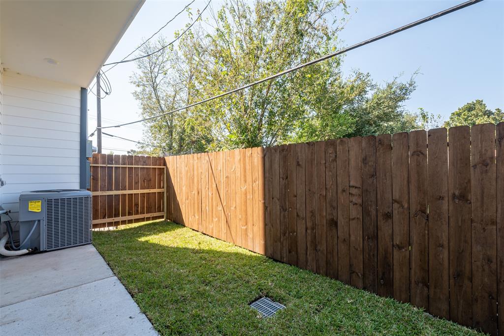 826 3 Berry Sage Lane, Houston, Texas 77022, 4 Bedrooms Bedrooms, 8 Rooms Rooms,2 BathroomsBathrooms,Single-family,For Sale,Berry Sage,57341389