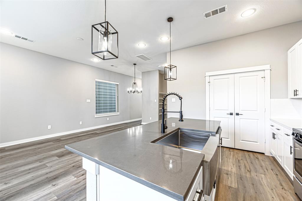 826 3 Berry Sage Lane, Houston, Texas 77022, 4 Bedrooms Bedrooms, 8 Rooms Rooms,2 BathroomsBathrooms,Single-family,For Sale,Berry Sage,57341389