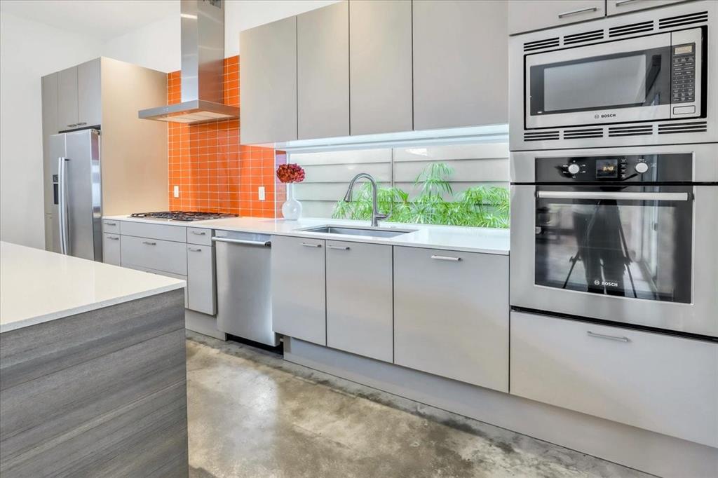 1830 3 Palm Street, Houston, Texas 77004, 4 Bedrooms Bedrooms, 8 Rooms Rooms,3 BathroomsBathrooms,Single-family,For Sale,Palm,71729140