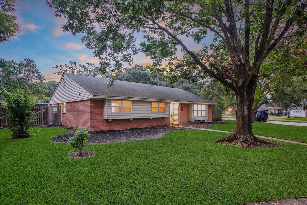 11627 1 Ashcroft Drive, Houston, Texas 77035, 3 Bedrooms Bedrooms, 7 Rooms Rooms,2 BathroomsBathrooms,Single-family,For Sale,Ashcroft,81772032