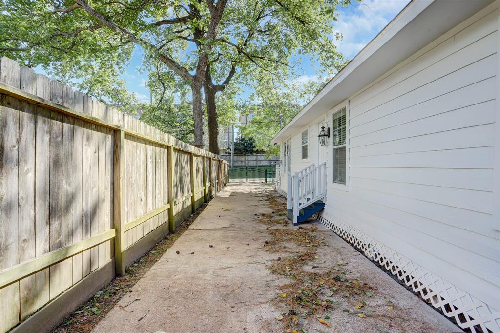 1737 1 22nd Street, Houston, Texas 77008, 2 Bedrooms Bedrooms, 7 Rooms Rooms,1 BathroomBathrooms,Single-family,For Sale,22nd,24139789