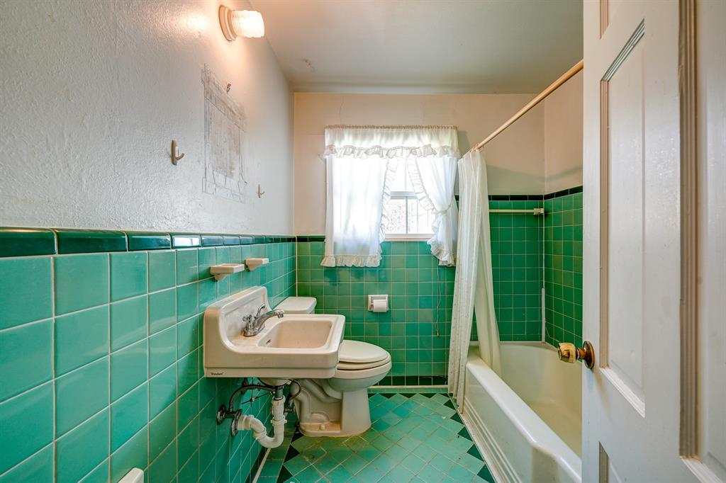 5542 1 Navarro Street, Houston, Texas 77056, 3 Bedrooms Bedrooms, 7 Rooms Rooms,1 BathroomBathrooms,Single-family,For Sale,Navarro,67150529