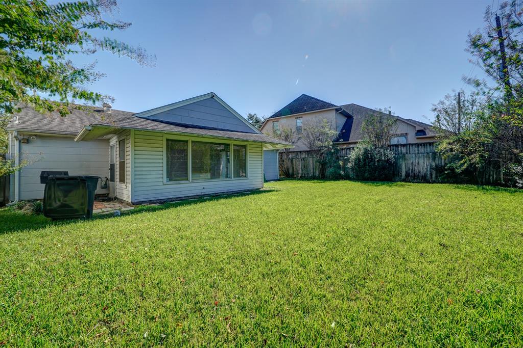 5542 1 Navarro Street, Houston, Texas 77056, 3 Bedrooms Bedrooms, 7 Rooms Rooms,1 BathroomBathrooms,Single-family,For Sale,Navarro,67150529