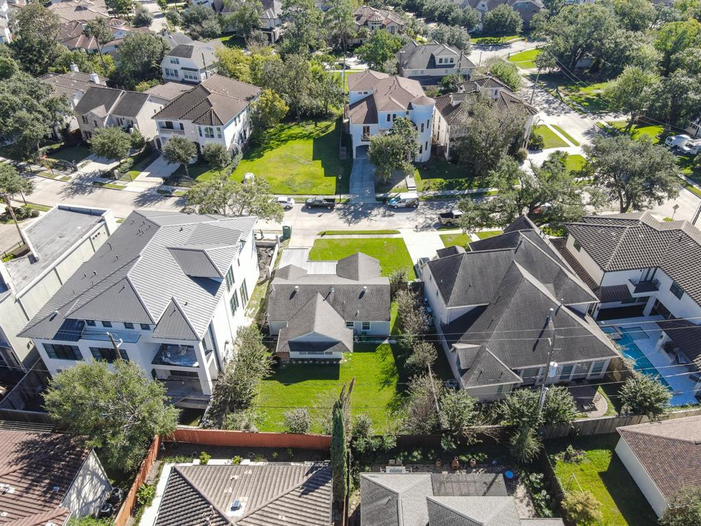 5542 1 Navarro Street, Houston, Texas 77056, 3 Bedrooms Bedrooms, 7 Rooms Rooms,1 BathroomBathrooms,Single-family,For Sale,Navarro,67150529