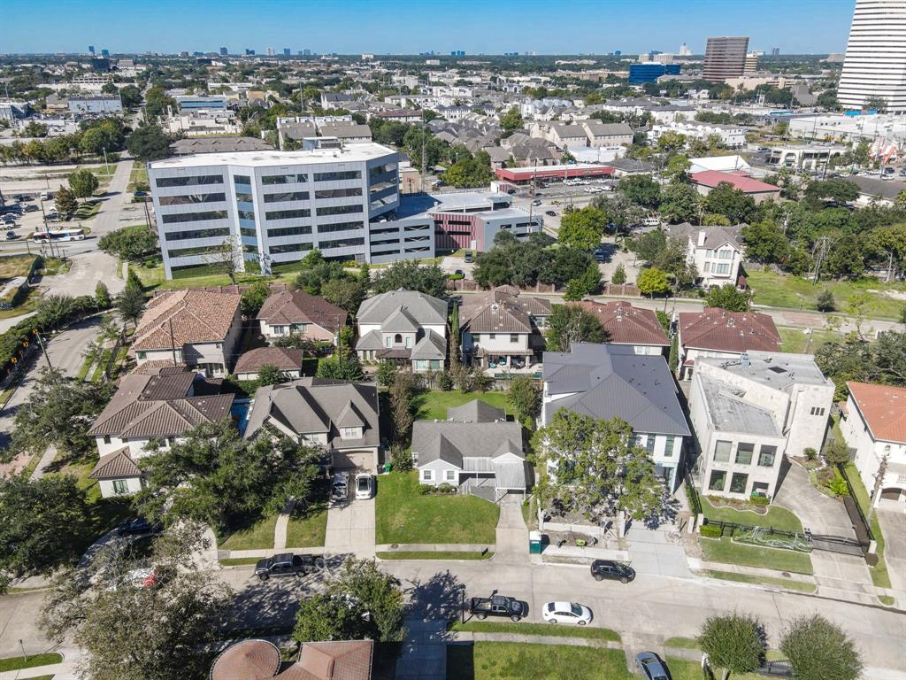 5542 1 Navarro Street, Houston, Texas 77056, 3 Bedrooms Bedrooms, 7 Rooms Rooms,1 BathroomBathrooms,Single-family,For Sale,Navarro,67150529