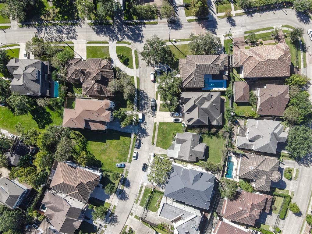 5542 1 Navarro Street, Houston, Texas 77056, 3 Bedrooms Bedrooms, 7 Rooms Rooms,1 BathroomBathrooms,Single-family,For Sale,Navarro,67150529