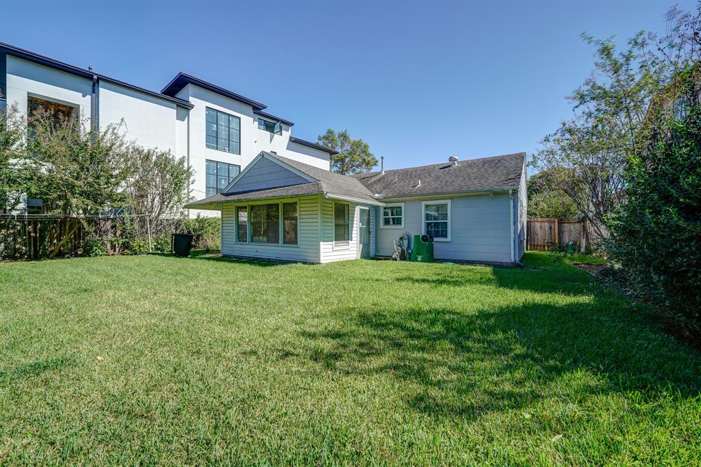 5542 1 Navarro Street, Houston, Texas 77056, 3 Bedrooms Bedrooms, 7 Rooms Rooms,1 BathroomBathrooms,Single-family,For Sale,Navarro,67150529