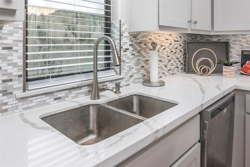 939 4 Queen Annes Road, Houston, Texas 77024, 3 Bedrooms Bedrooms, 6 Rooms Rooms,3 BathroomsBathrooms,Single-family,For Sale,Queen Annes,88181232