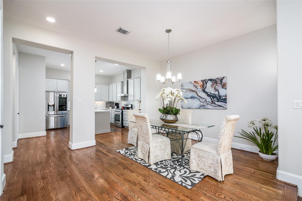 939 4 Queen Annes Road, Houston, Texas 77024, 3 Bedrooms Bedrooms, 6 Rooms Rooms,3 BathroomsBathrooms,Single-family,For Sale,Queen Annes,88181232