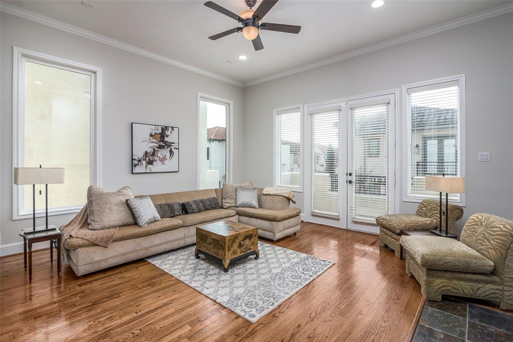939 4 Queen Annes Road, Houston, Texas 77024, 3 Bedrooms Bedrooms, 6 Rooms Rooms,3 BathroomsBathrooms,Single-family,For Sale,Queen Annes,88181232