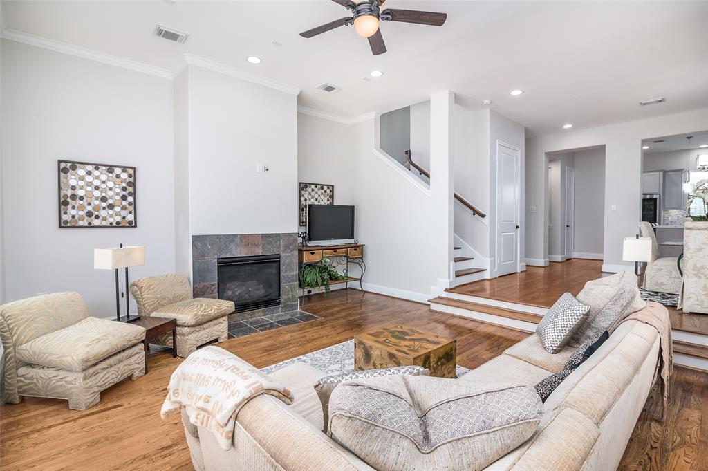 939 4 Queen Annes Road, Houston, Texas 77024, 3 Bedrooms Bedrooms, 6 Rooms Rooms,3 BathroomsBathrooms,Single-family,For Sale,Queen Annes,88181232
