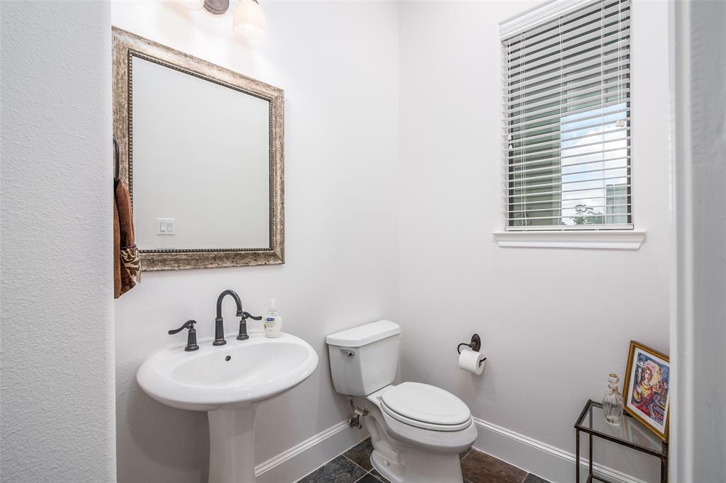 939 4 Queen Annes Road, Houston, Texas 77024, 3 Bedrooms Bedrooms, 6 Rooms Rooms,3 BathroomsBathrooms,Single-family,For Sale,Queen Annes,88181232
