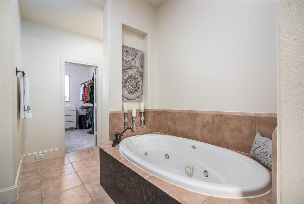 939 4 Queen Annes Road, Houston, Texas 77024, 3 Bedrooms Bedrooms, 6 Rooms Rooms,3 BathroomsBathrooms,Single-family,For Sale,Queen Annes,88181232