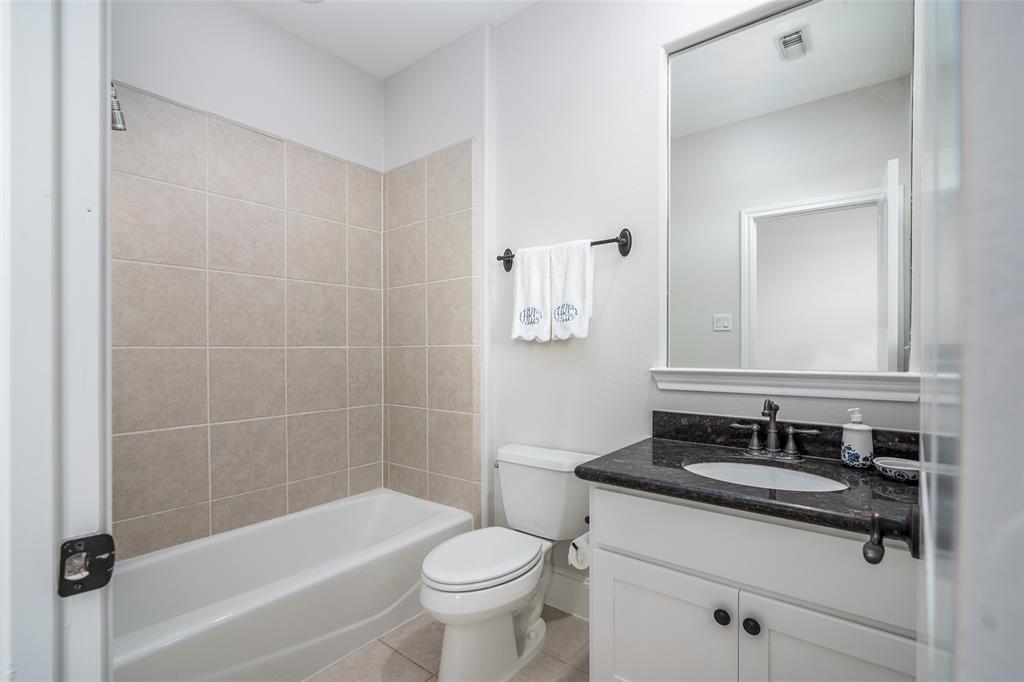 939 4 Queen Annes Road, Houston, Texas 77024, 3 Bedrooms Bedrooms, 6 Rooms Rooms,3 BathroomsBathrooms,Single-family,For Sale,Queen Annes,88181232