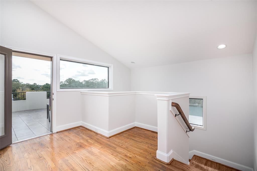 939 4 Queen Annes Road, Houston, Texas 77024, 3 Bedrooms Bedrooms, 6 Rooms Rooms,3 BathroomsBathrooms,Single-family,For Sale,Queen Annes,88181232