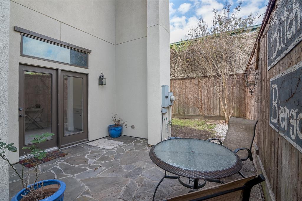 939 4 Queen Annes Road, Houston, Texas 77024, 3 Bedrooms Bedrooms, 6 Rooms Rooms,3 BathroomsBathrooms,Single-family,For Sale,Queen Annes,88181232