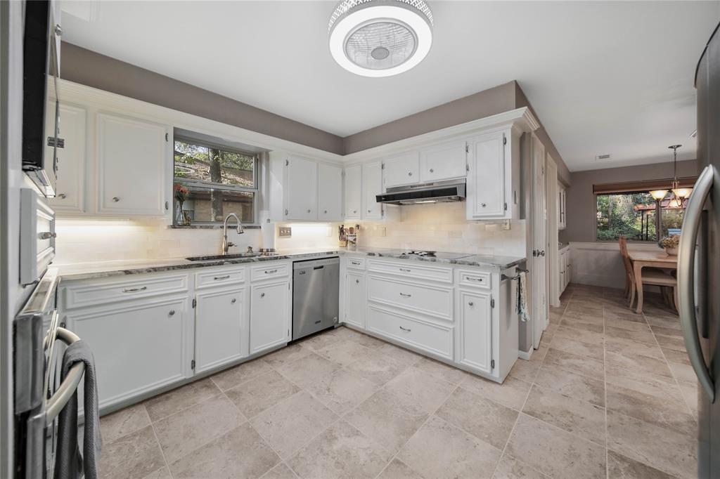 2415 Villa Creek Drive