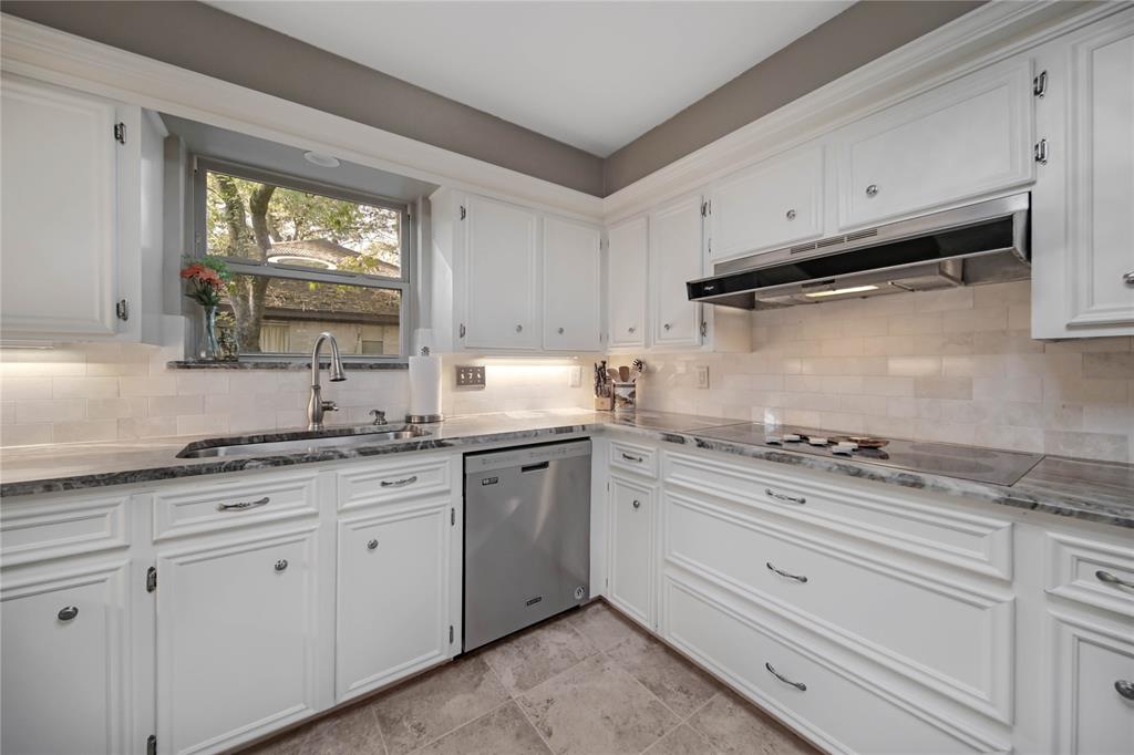 2415 Villa Creek Drive