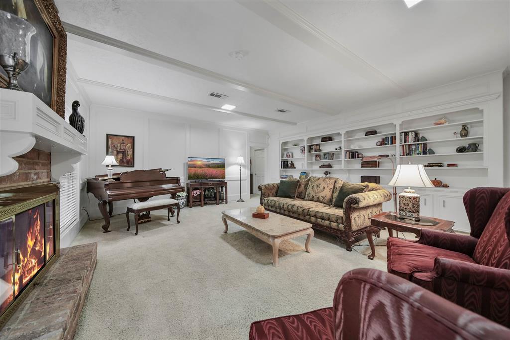 2415 Villa Creek Drive