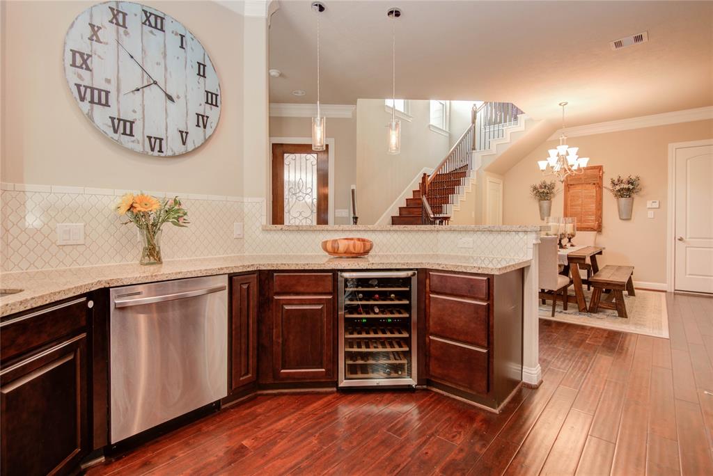 5803 2 Kansas Street, Houston, Texas 77007, 3 Bedrooms Bedrooms, 10 Rooms Rooms,2 BathroomsBathrooms,Single-family,For Sale,Kansas,52087729