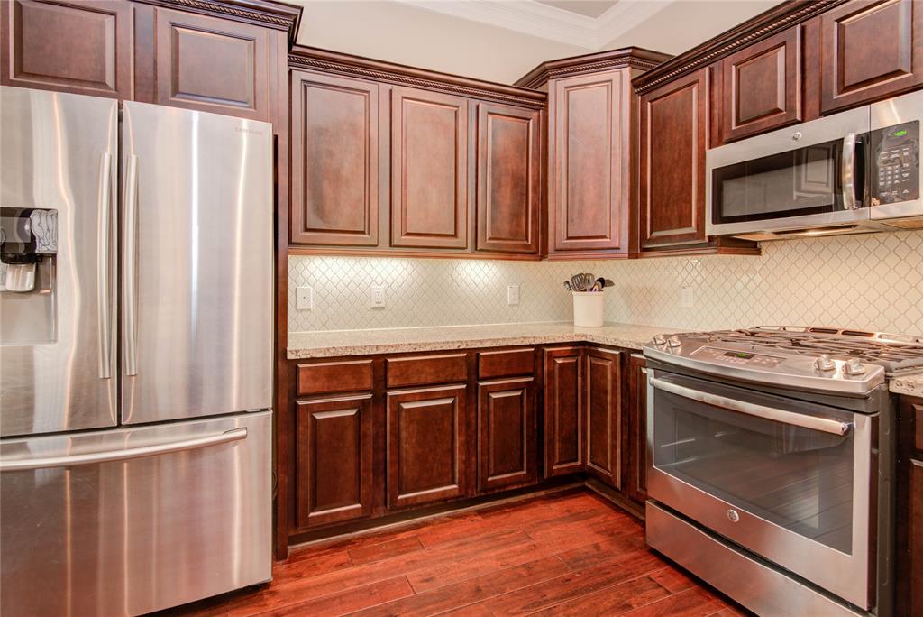 5803 2 Kansas Street, Houston, Texas 77007, 3 Bedrooms Bedrooms, 10 Rooms Rooms,2 BathroomsBathrooms,Single-family,For Sale,Kansas,52087729