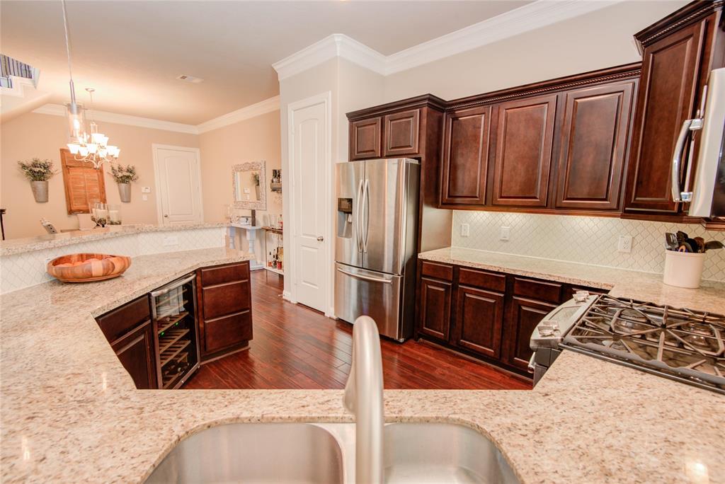 5803 2 Kansas Street, Houston, Texas 77007, 3 Bedrooms Bedrooms, 10 Rooms Rooms,2 BathroomsBathrooms,Single-family,For Sale,Kansas,52087729