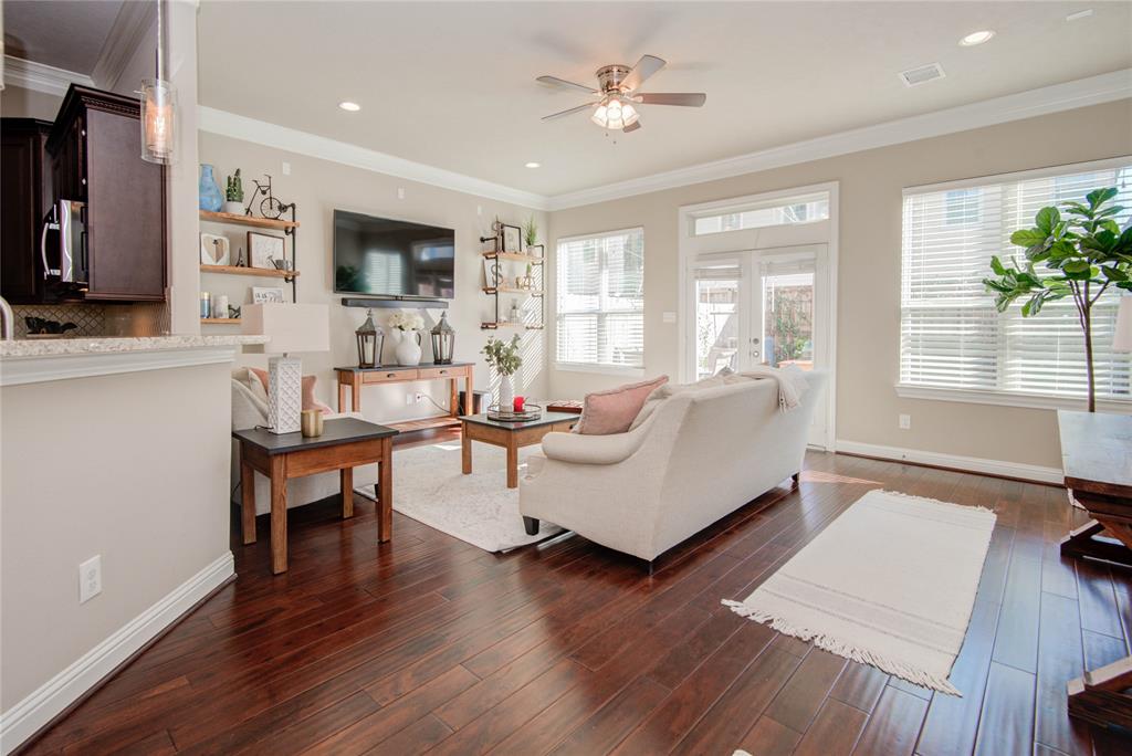 5803 2 Kansas Street, Houston, Texas 77007, 3 Bedrooms Bedrooms, 10 Rooms Rooms,2 BathroomsBathrooms,Single-family,For Sale,Kansas,52087729