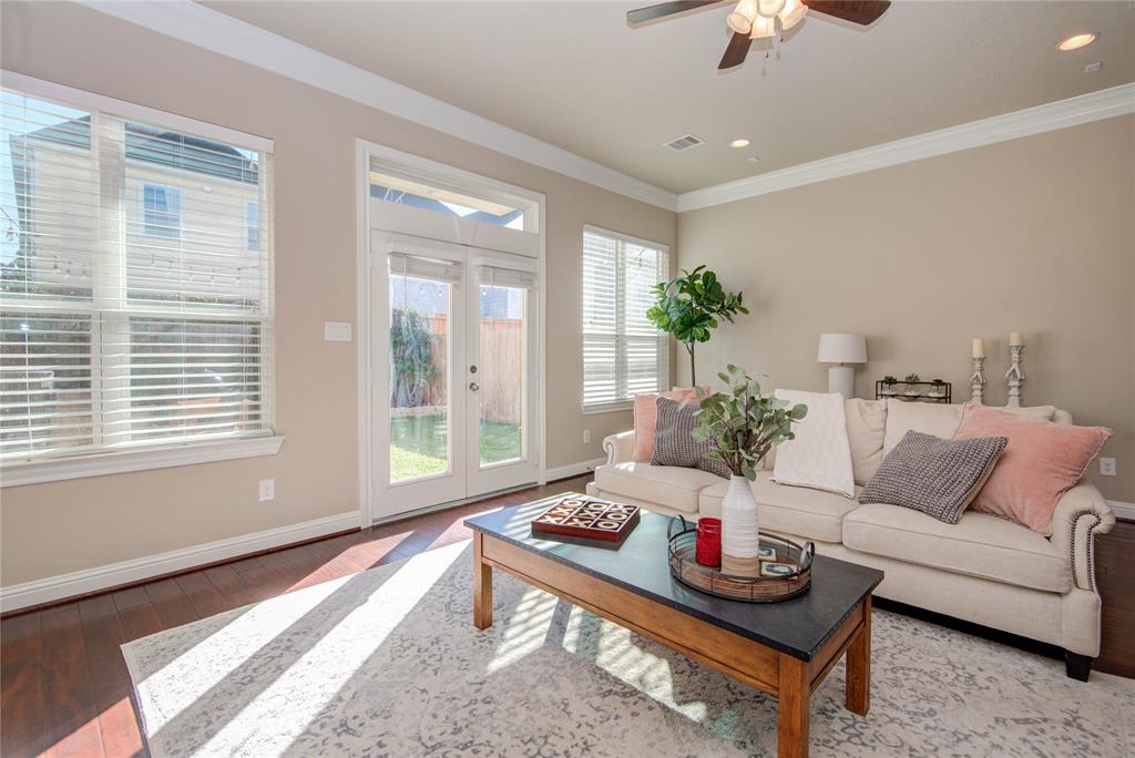 5803 2 Kansas Street, Houston, Texas 77007, 3 Bedrooms Bedrooms, 10 Rooms Rooms,2 BathroomsBathrooms,Single-family,For Sale,Kansas,52087729